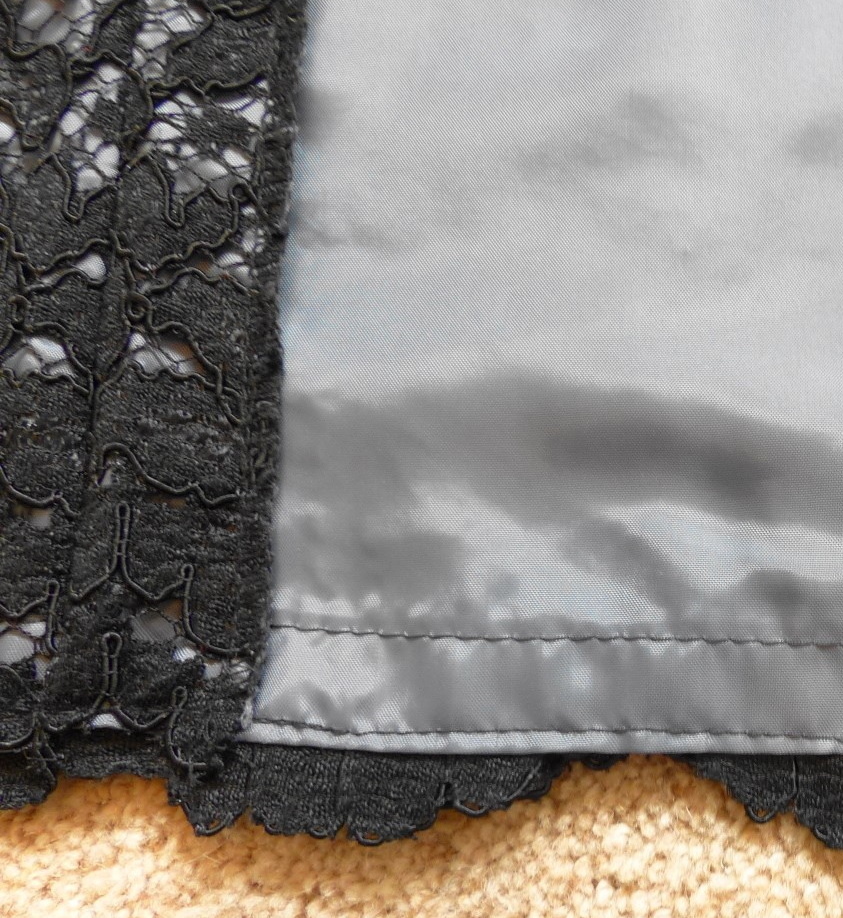 Easy lace skirt Hem detail