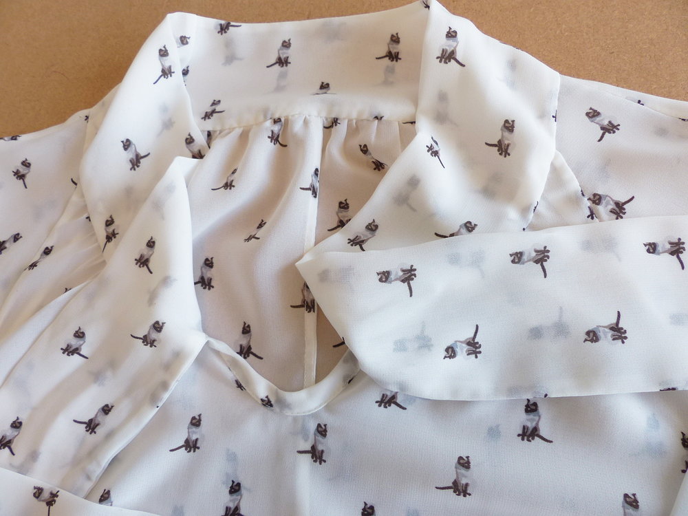 Georgette pussy bow blouse Simplicity 2406. Necktie detail.