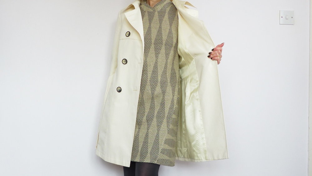  Trench coat love. Vogue 8884