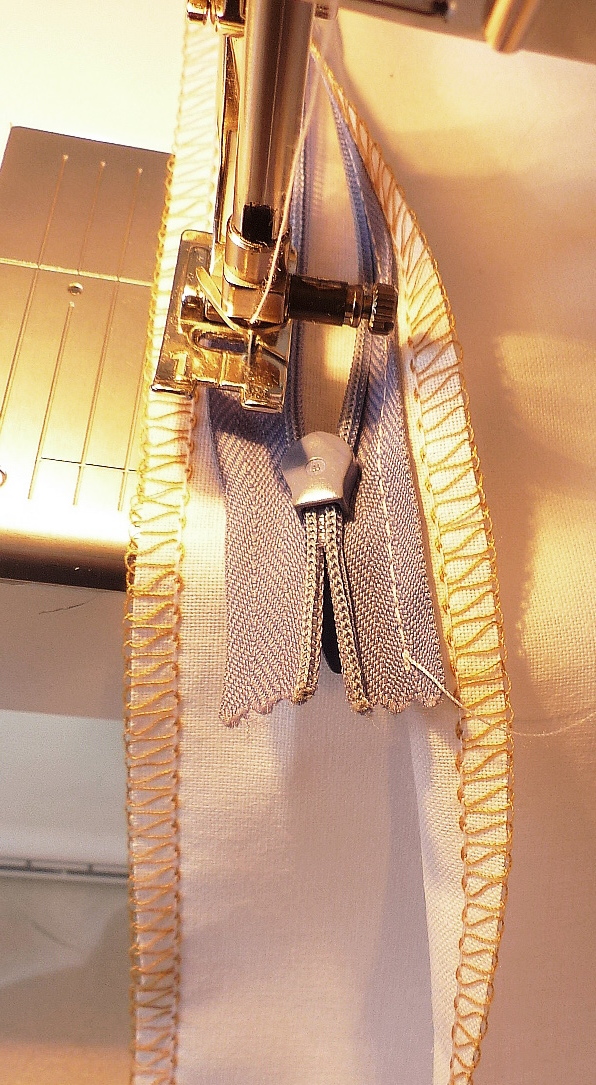 Concealed zip method using a standard zipper foot