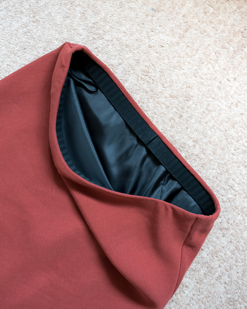 Elastic detail of Vikisews Sati Bias-Cut Maxi Skirt