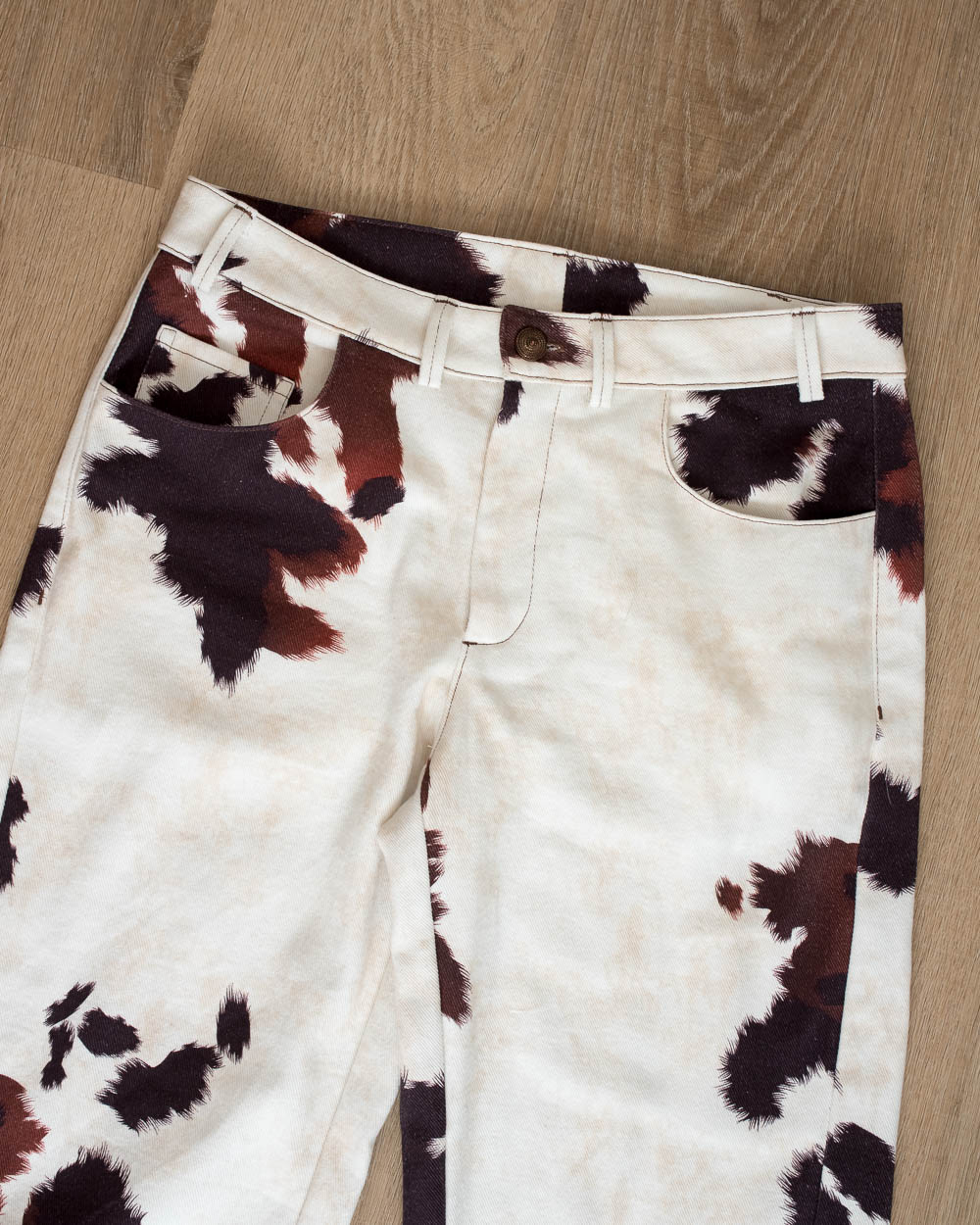 Pocket and waistband detail