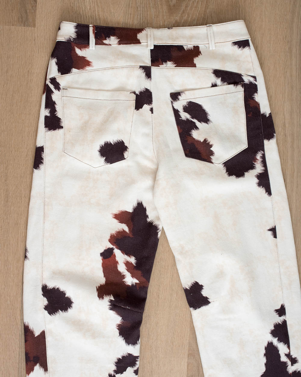 Back pockets of Statement Print Barrel Jeans