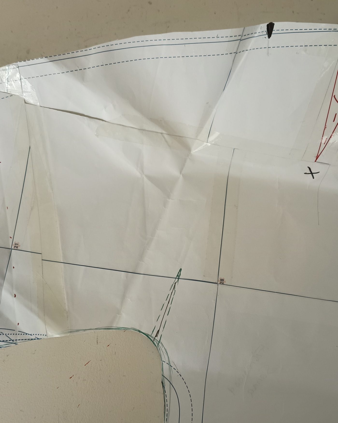 Position of underarm gusset on dolman sleeve